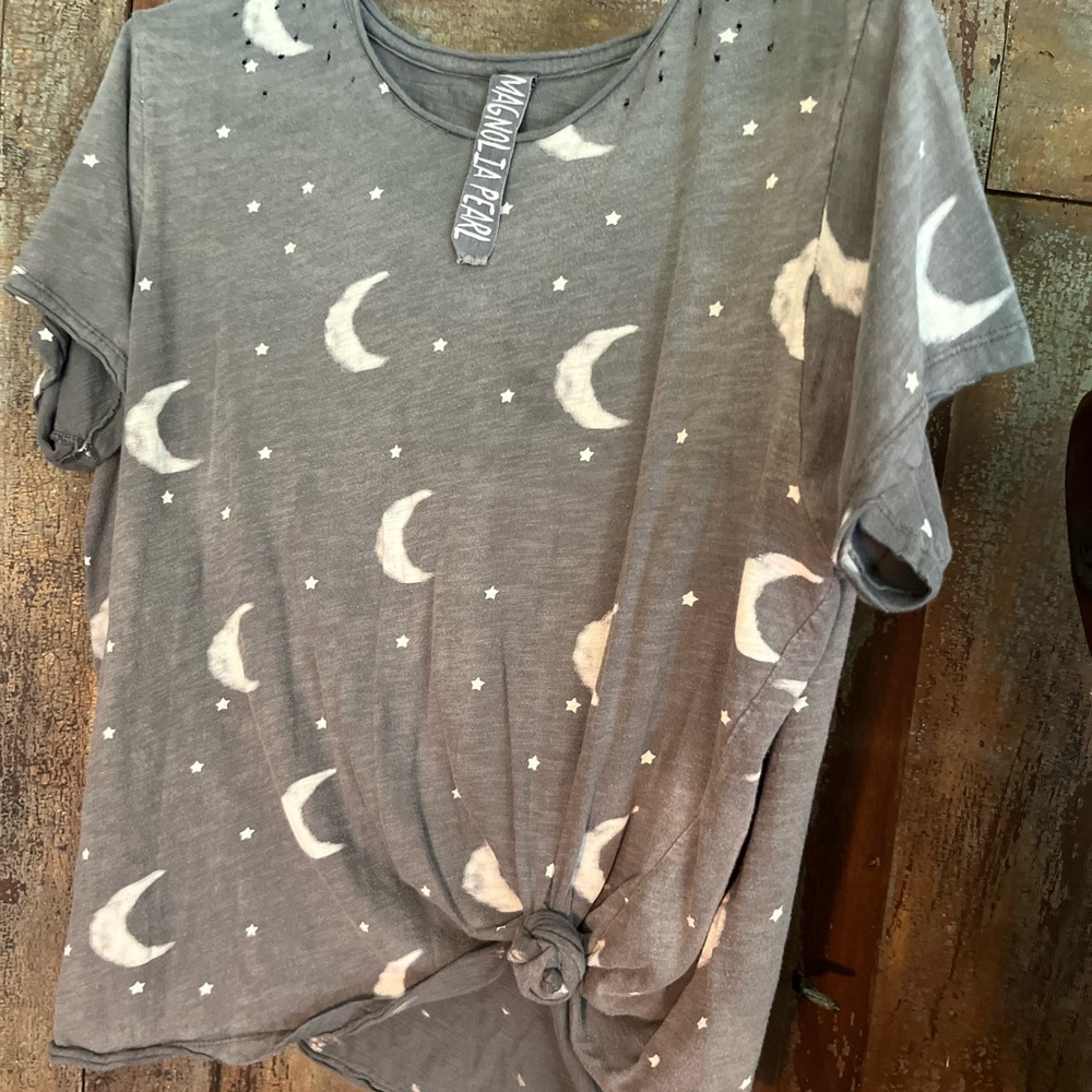 Magnolia Pearl Crescent Moon and Stars TShirt (price firm, no offers accepted)